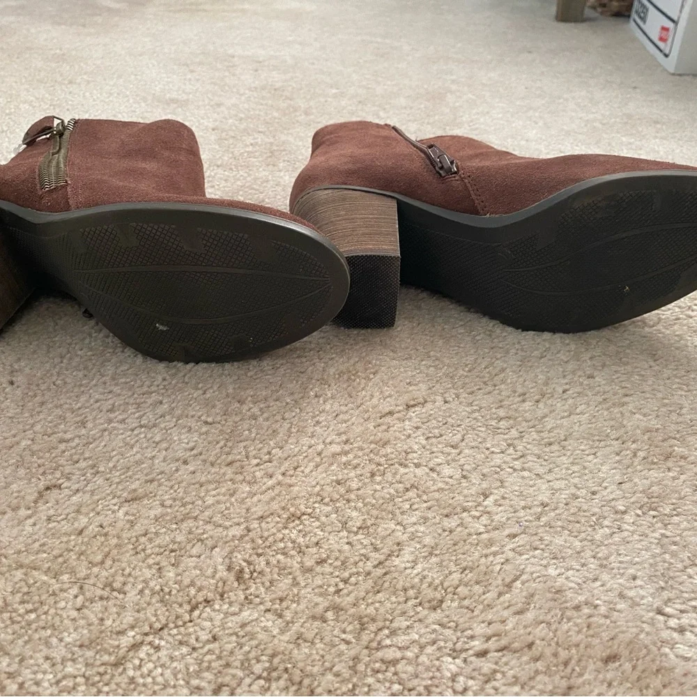Never worn Women's Brown Suede Ankle Bootie with Side Zip
